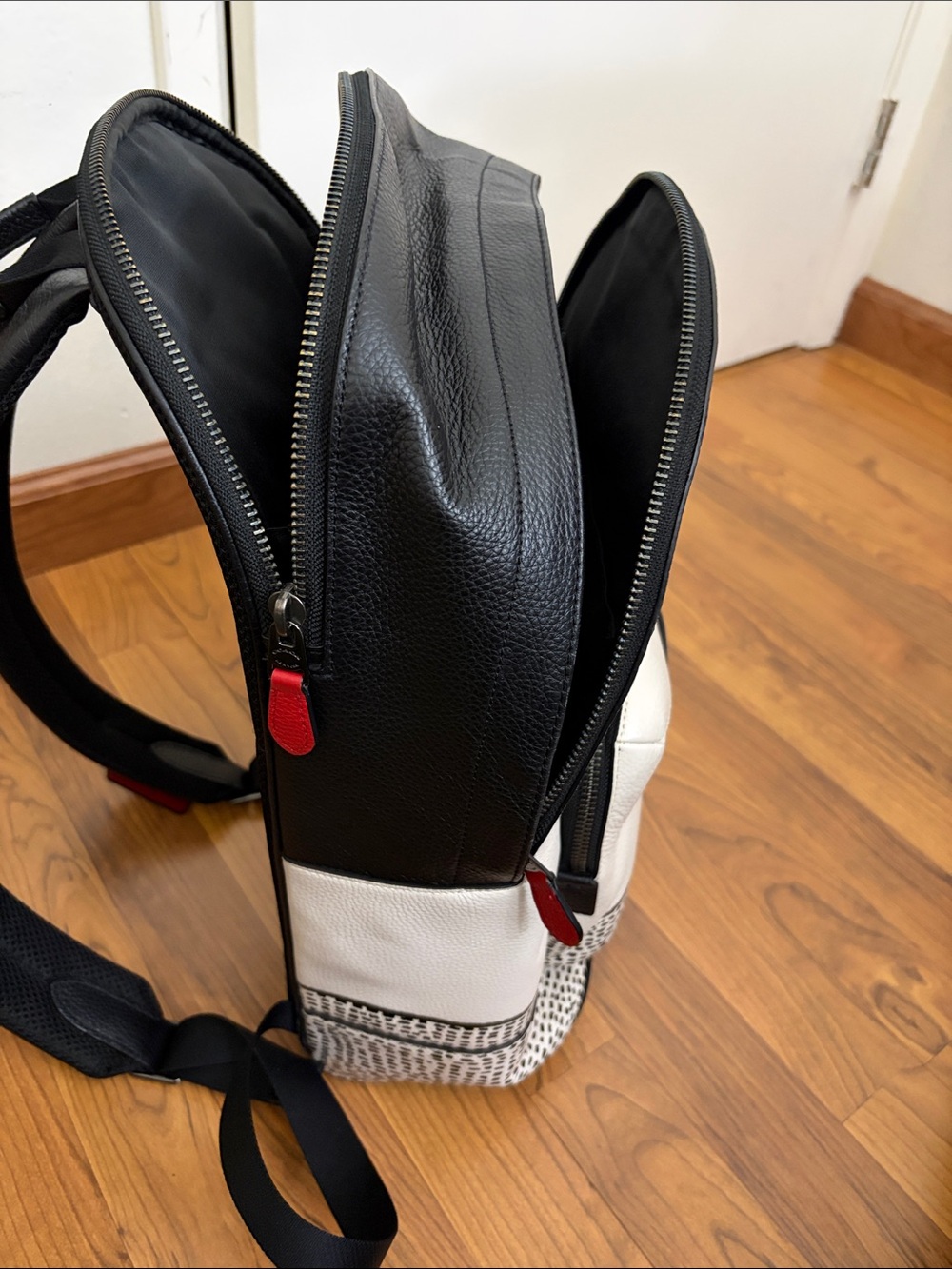 🚨LAST CHANCE!🚨 Disney Coach x Keith Haring Mickey Mouse UFO Leather Backpack - Picture 5 of 8